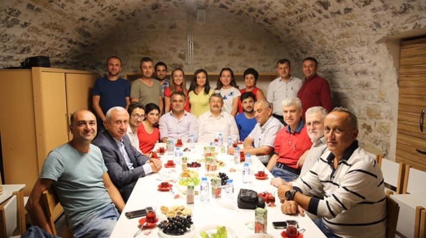 Tarihi sohbetlerin &uuml;&ccedil;&uuml;nc&uuml;s&uuml; ger&ccedil;ekleşti