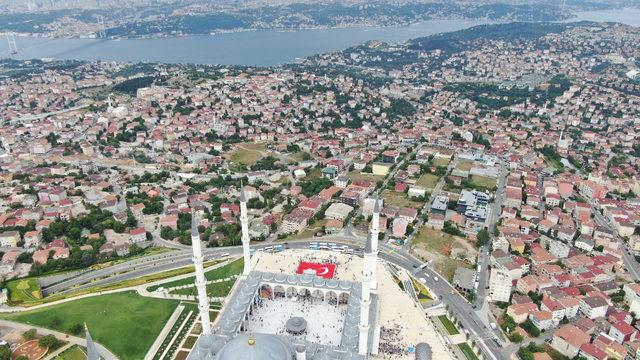 Havadan fotoğraflarla Çamlıca Camii avlusundaki Kur'an kursu şenliği