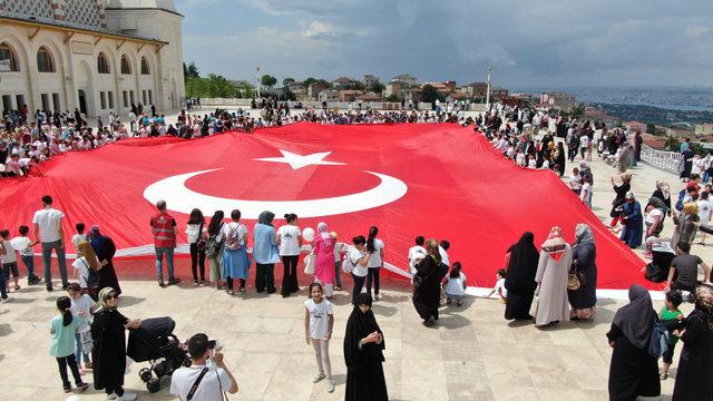 Havadan fotoğraflarla Çamlıca Camii avlusundaki Kur'an kursu şenliği