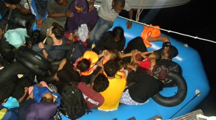 İzmir'de 35 kaçak göçmen yakalandı