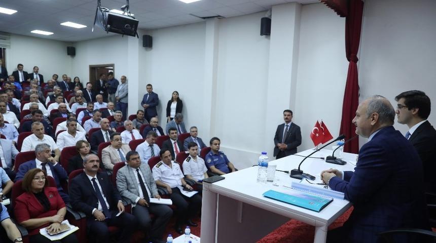 Vali &Ccedil;akacak, Mihalı&ccedil;&ccedil;ık&rsquo;ta mahalle muhtarlarının taleplerini dinledi