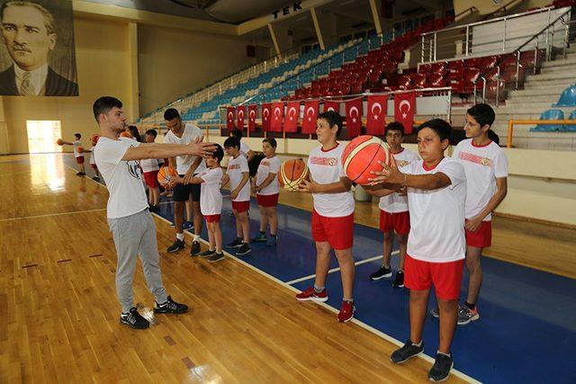 Yüreğir Belediyesi Yaz Spor Okuluna yoğun ilgi