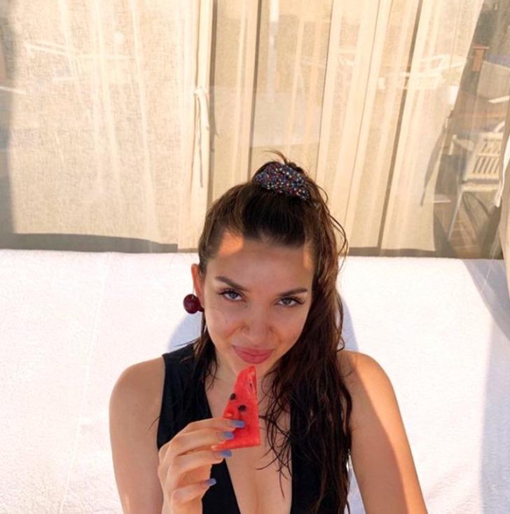 Rafet El Roman'ın kızları tatil pozlarıyla olay oldu G2