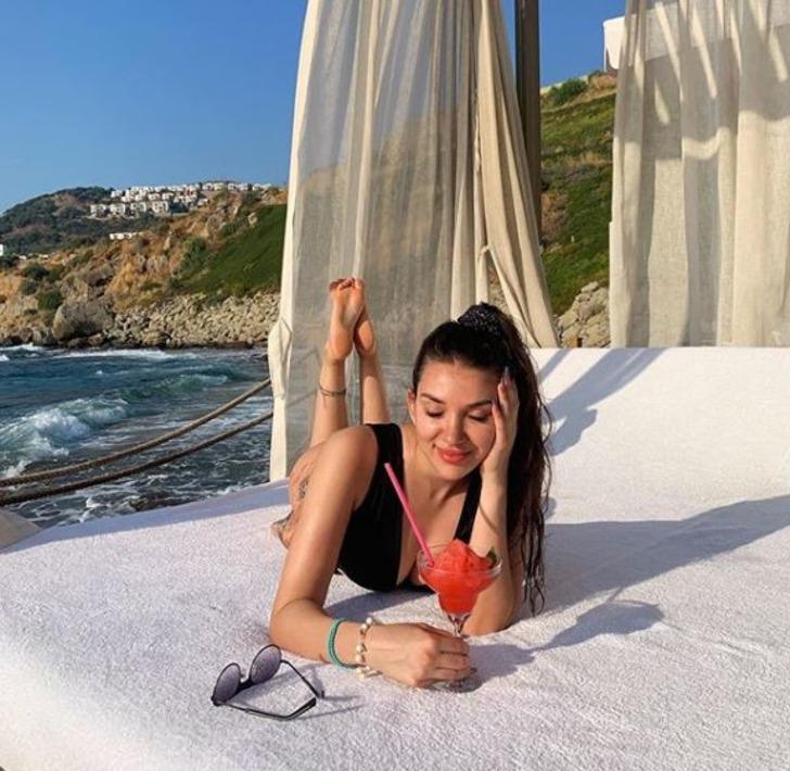 Rafet El Roman'ın kızları tatil pozlarıyla olay oldu G4