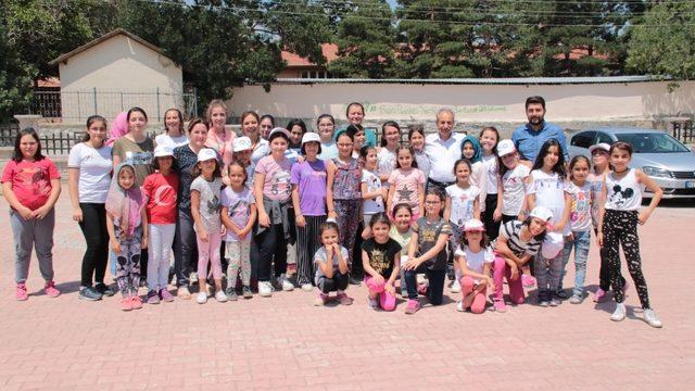 Başkan Akkaya Genç KOMEK Yaz Okullarını ziyaret etti