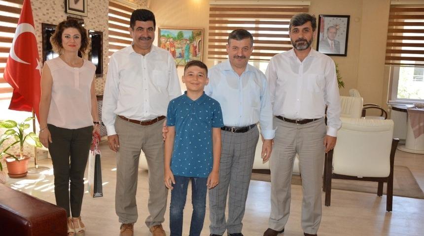 Bursluluk Sınavı Türkiye birincisi Şehzadeler Merkez İmam Hatip Ortaokulu’ndan