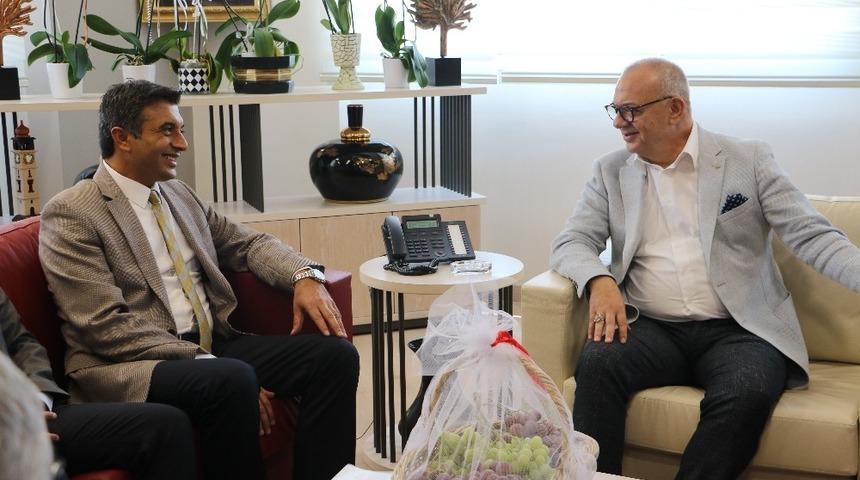 Sultani üzümün ilk hasat ürünü Başkan Ergün’e