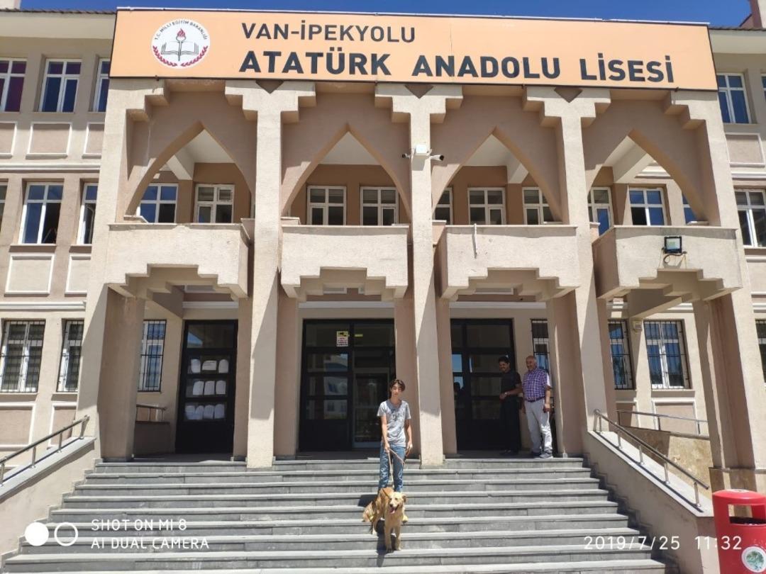 Van Atat&uuml;rk Anadolu Lisesinden &Ouml;rnek Davranış