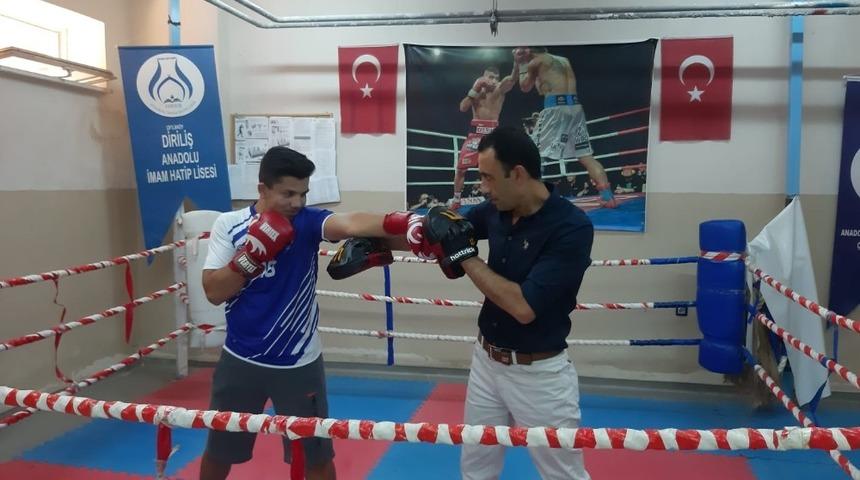 Yalovalı boks&ouml;r T&uuml;rkiye şampiyonu oldu