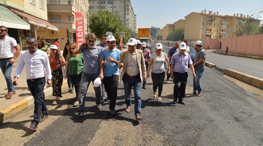 Başkan Mızraklı asfalt &ccedil;alışmalarını denetledi