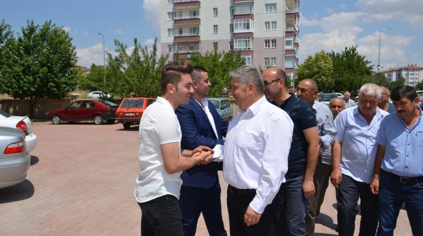 Başkan &Ouml;zkan Altun Vatandaşları Mutlu G&uuml;n&uuml;nde Yalnız Bırakmıyor