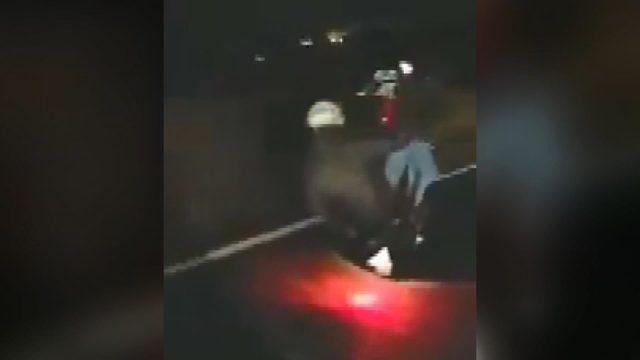 Brezilya&rsquo;da feci kaza: Hızla gelen ara&ccedil; motosiklete &ccedil;arptı 2