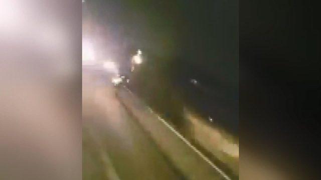 Brezilya&rsquo;da feci kaza: Hızla gelen ara&ccedil; motosiklete &ccedil;arptı 4