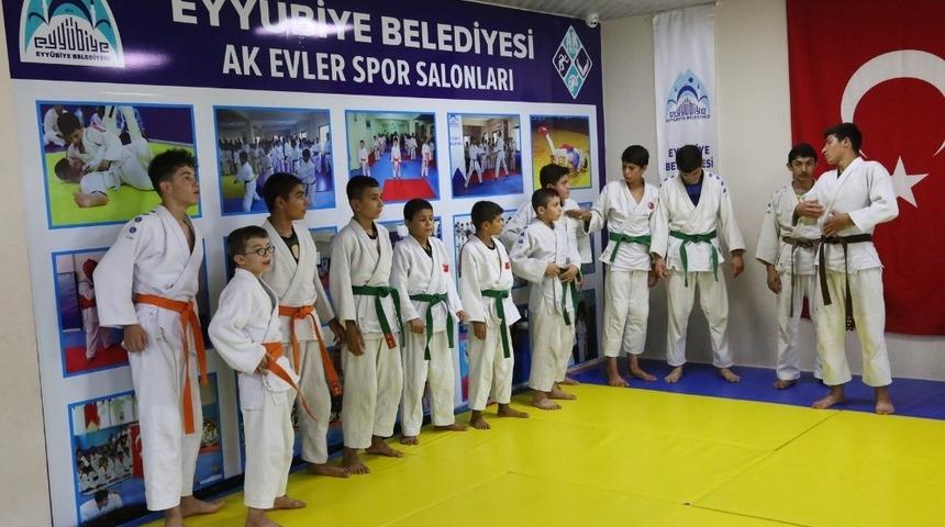 Gençlerden Kuş’a teşekkür