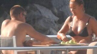 Pınar Altuğ ile Yağmur Atacan'ın tavla keyfi!