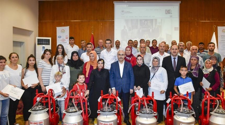 &Uuml;reticilere s&uuml;t sağma makinesi