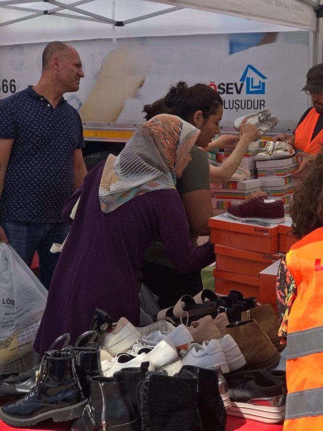 ’LÖSEV İyilikler Tırı’ İzmirli ailelerle buluştu