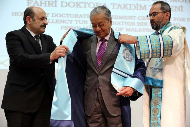 Malezya Başbakanı Muhammad'e 'Fahri Doktora' unvanı