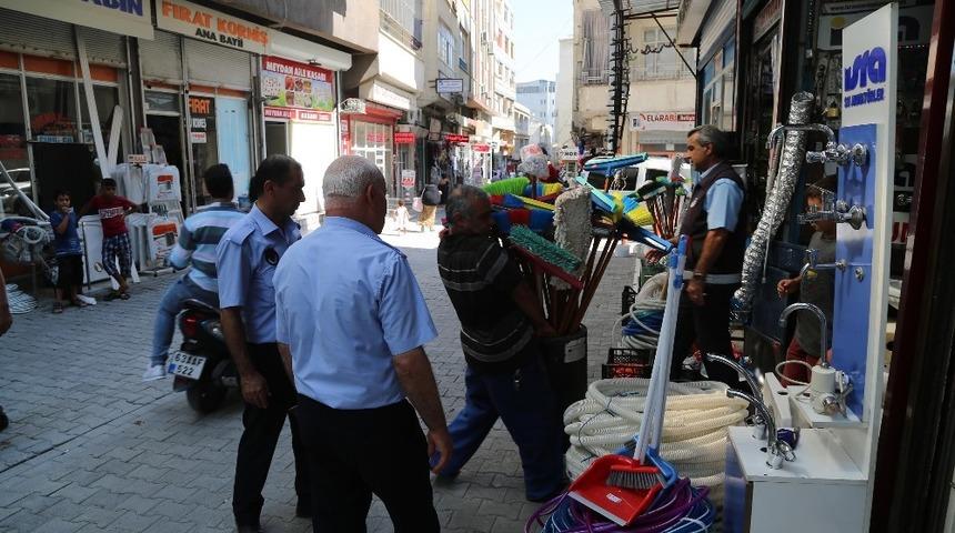 Haliliye’de zabıta ekipleri kaldırımları denetledi