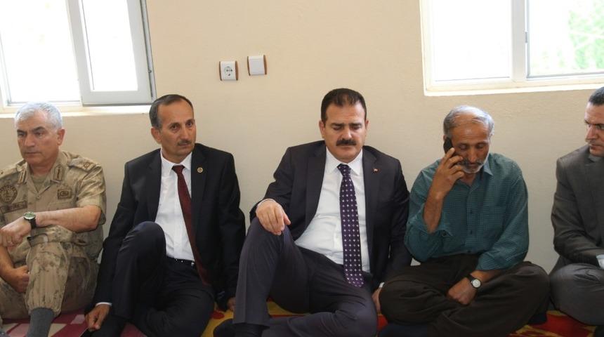 Vali Akbıyık’tan patlamada hayatını kaybeden Çelik’in ailesine taziye ziyareti