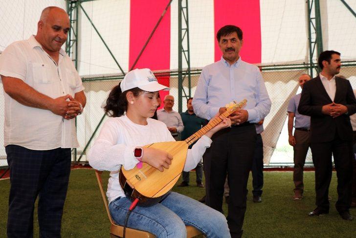 Çocuklar kaleci oldu, belediye başkanı penaltı attı G5