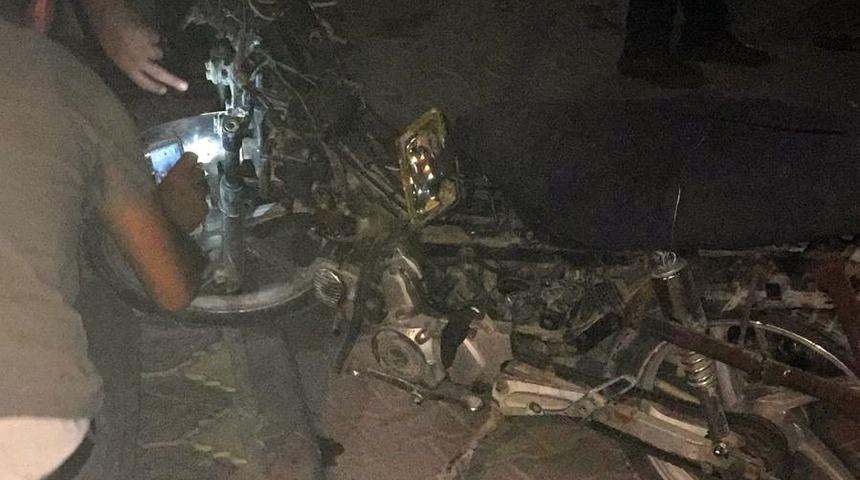 Motosiklet otomobile &ccedil;arptı: 1 yaralı