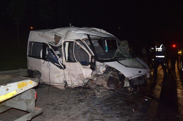 Hasdal - Okmeydanı Bağlantı yolunda kaza:  3 yaralı