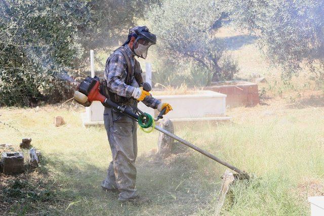 Efeler Belediyesi’nden mezarlıklarda bayram mesaisi