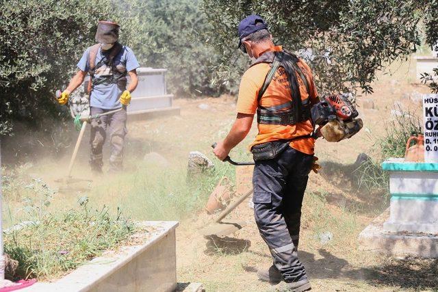 Efeler Belediyesi’nden mezarlıklarda bayram mesaisi