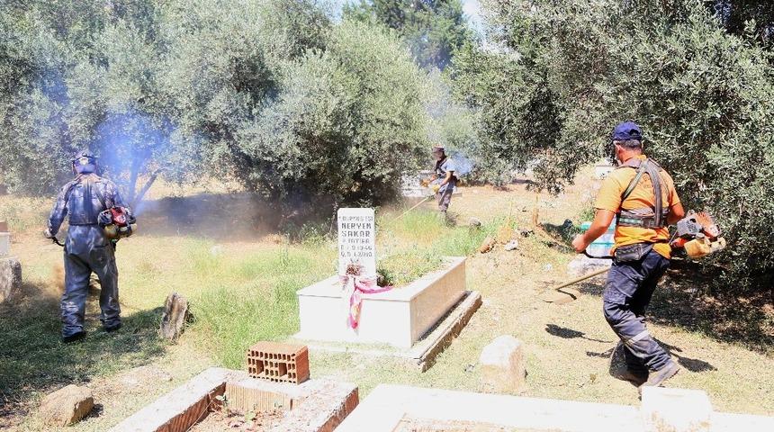 Efeler Belediyesi&rsquo;nden mezarlıklarda bayram mesaisi