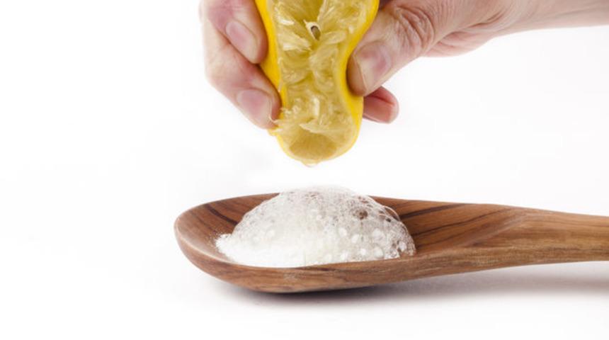 Dişlerinizi inci gibi g&ouml;sterecek en doğal y&ouml;ntemler