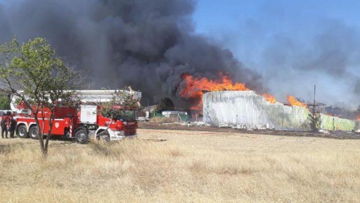 Son dakika İzmir Bornova'da fabrika yangını! Çok sayıda ekip sevk edildi G2