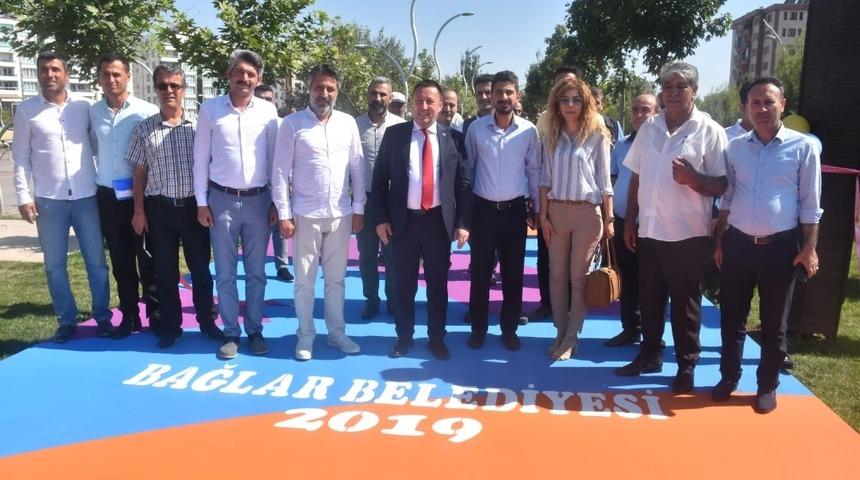 Bağlar Belediyesi’nin yaptığı yaya yolu vatandaşların hizmetinde