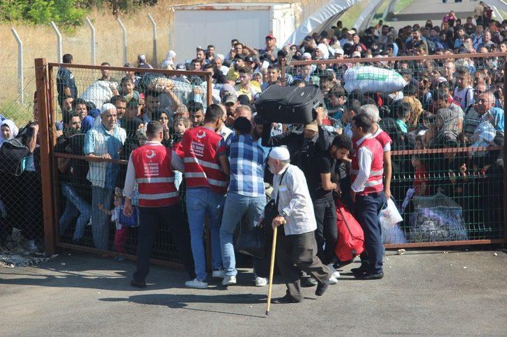 Suriyeliler Öncüpınar Sınır Kapısı’nda izdiham oluşturdu G2