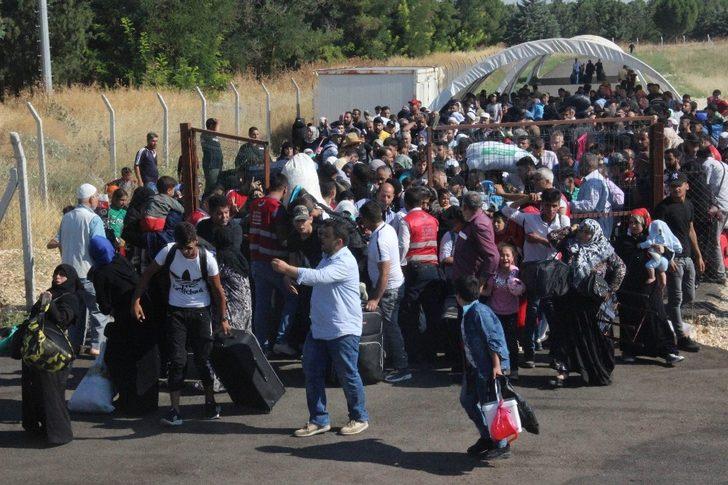 Suriyeliler Öncüpınar Sınır Kapısı’nda izdiham oluşturdu G4