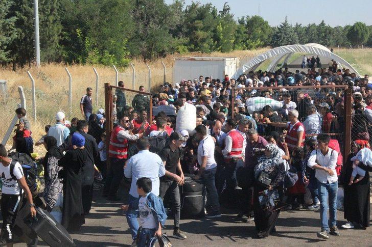 Suriyeliler Öncüpınar Sınır Kapısı’nda izdiham oluşturdu G5