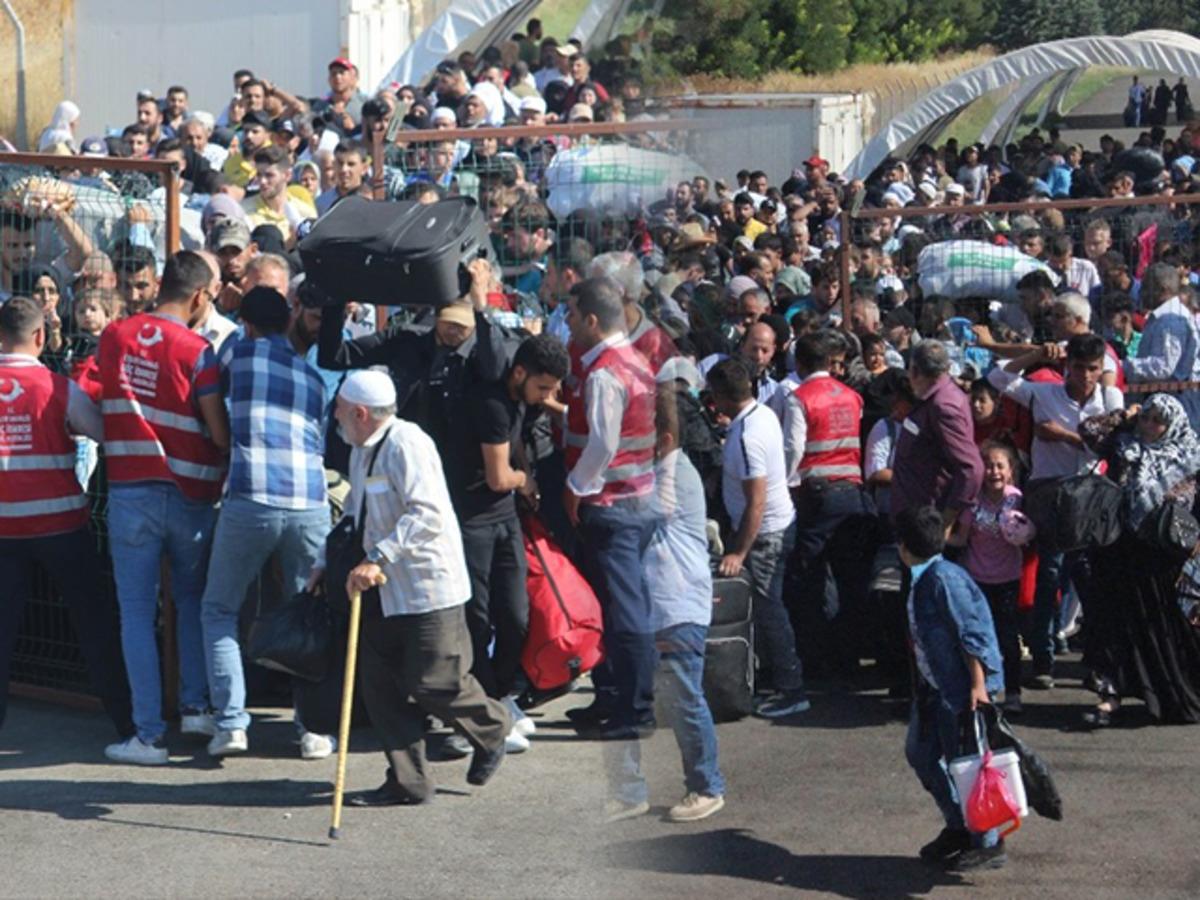 Suriyeliler &Ouml;nc&uuml;pınar Sınır Kapısı&rsquo;nda izdiham oluşturdu