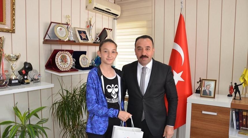 Başarılı sporcu d&uuml;nya şampiyonasına uğurlandı