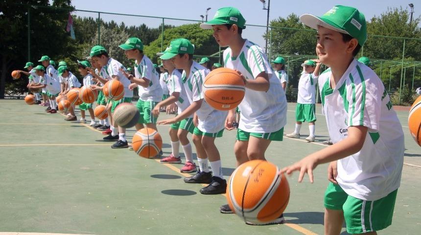 Çankayalı çocuklar yazın tadını spor okulunda çıkarıyor
