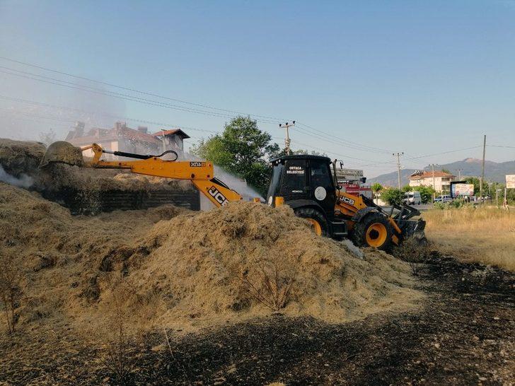 775 adet saman balyası yandı G3