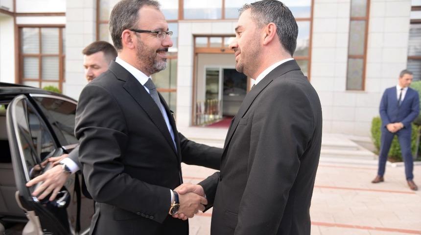 Bakan Kasapoğlu&rsquo;ndan Pursaklar Belediye Başkanı &Ccedil;etin&rsquo;e ziyaret