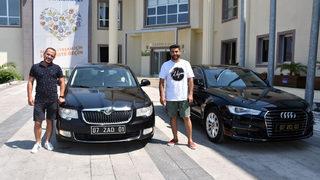 Demre Belediye Başkanı makam aracını satışa çıkardı