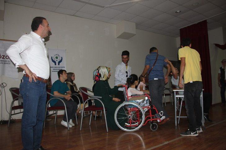 Özel bireyler, toplu taşıma ve parklarda yaşanan sorunları sahnede anlatacak G1