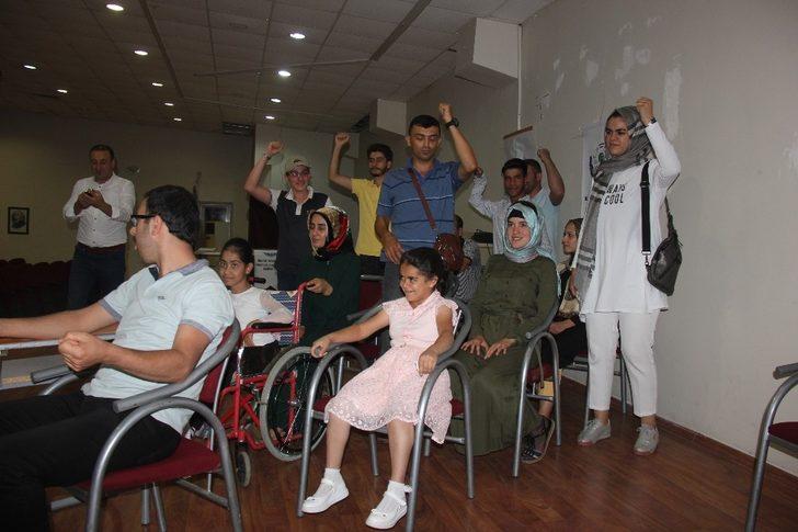 Özel bireyler, toplu taşıma ve parklarda yaşanan sorunları sahnede anlatacak G2