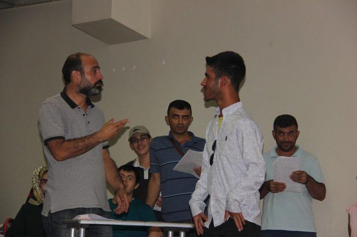 Özel bireyler, toplu taşıma ve parklarda yaşanan sorunları sahnede anlatacak G4