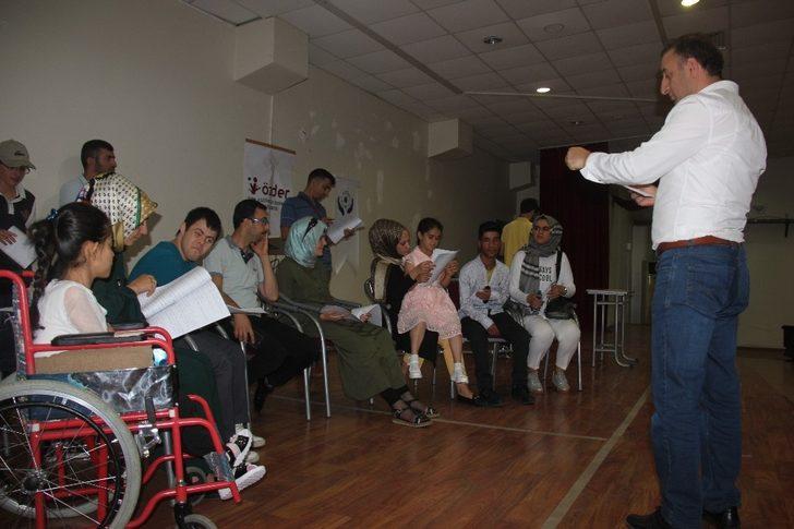 Özel bireyler, toplu taşıma ve parklarda yaşanan sorunları sahnede anlatacak G5