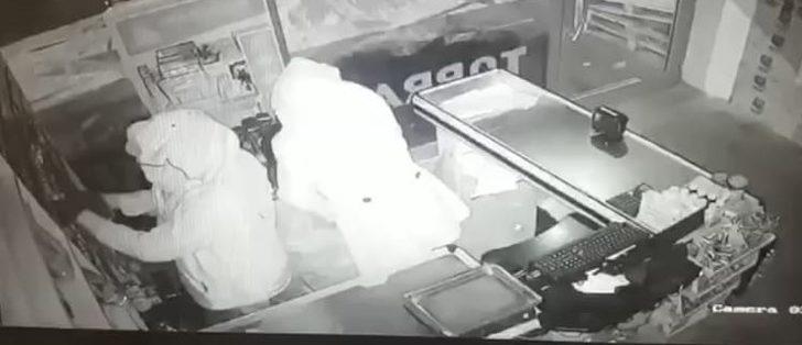 Erzurum'da başörtülü iki erkek market soydu G2