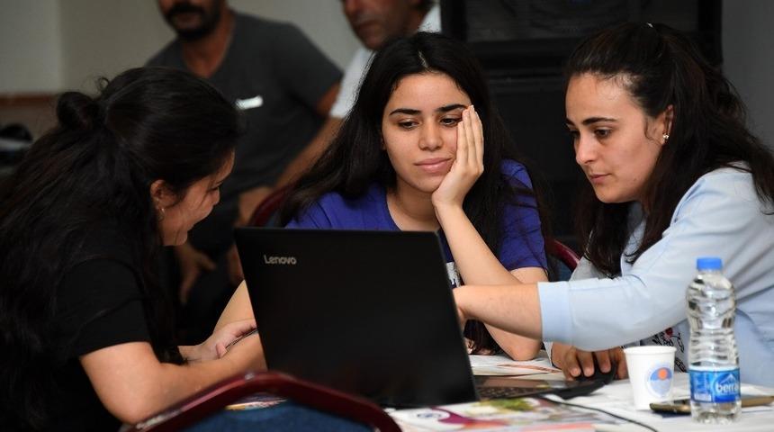 Mersin&rsquo;de 2 bin &ouml;ğrenciye &uuml;niversite i&ccedil;in danışmanlık desteği