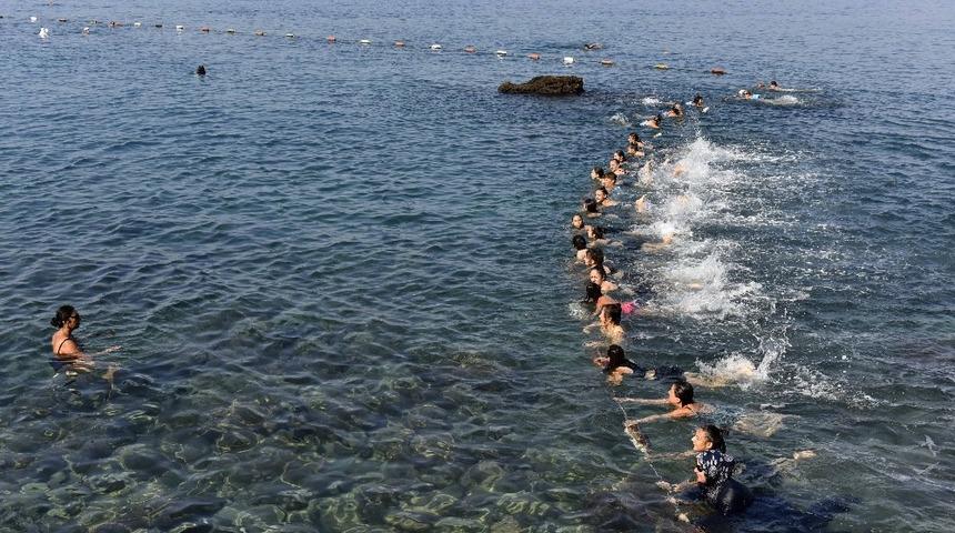 Yıldız takım antrenmanı denizde yaptı