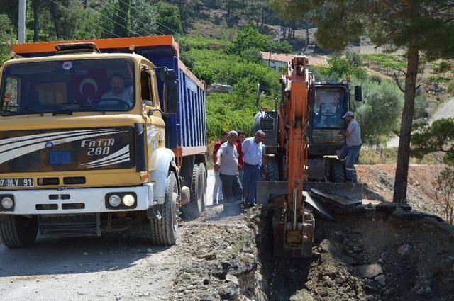 Büyükşehirden Kaş, grup yollarına bakım